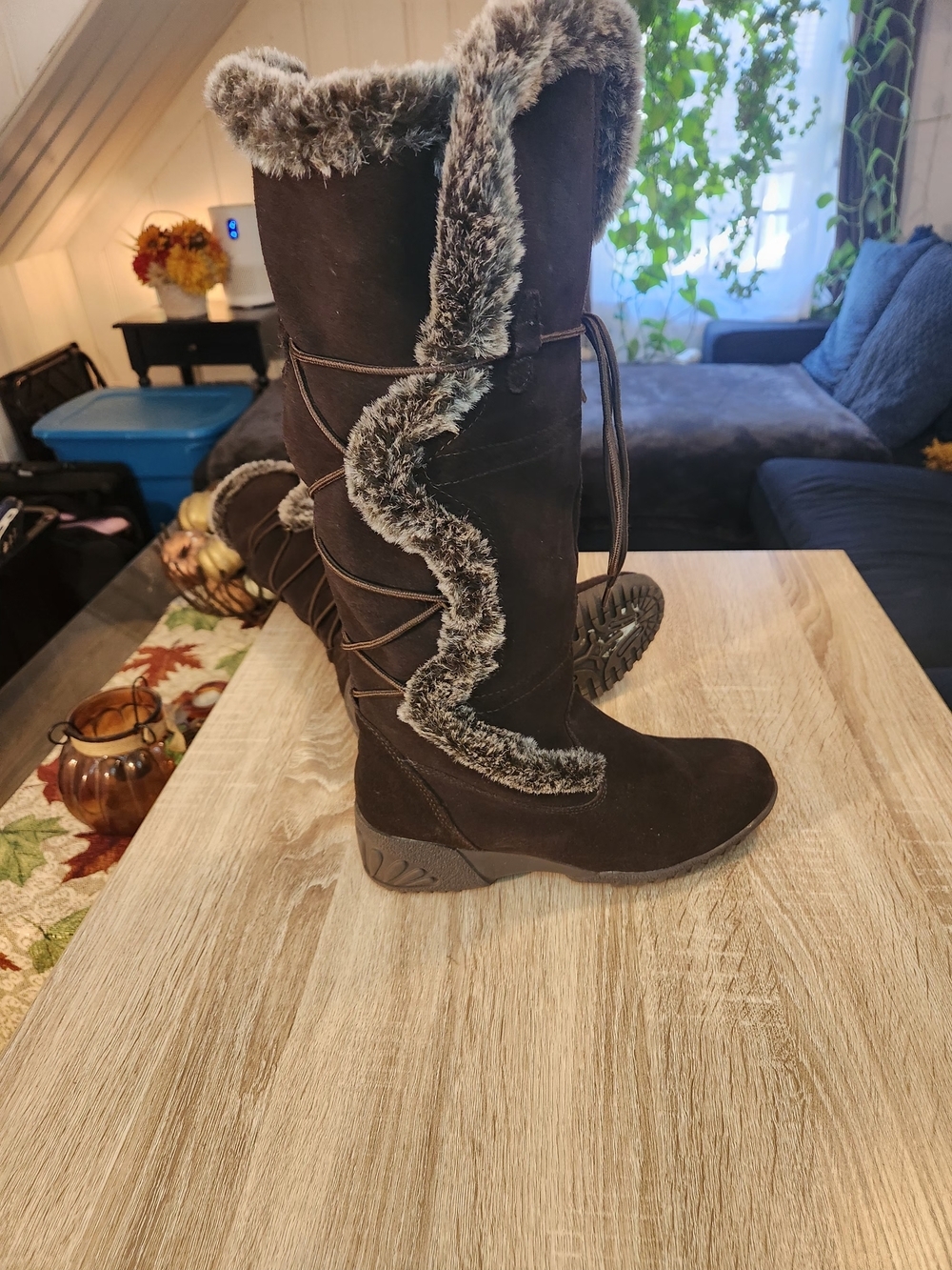 Khombu Solar 2 model, featuring waterproof construction, a tall lace-up design